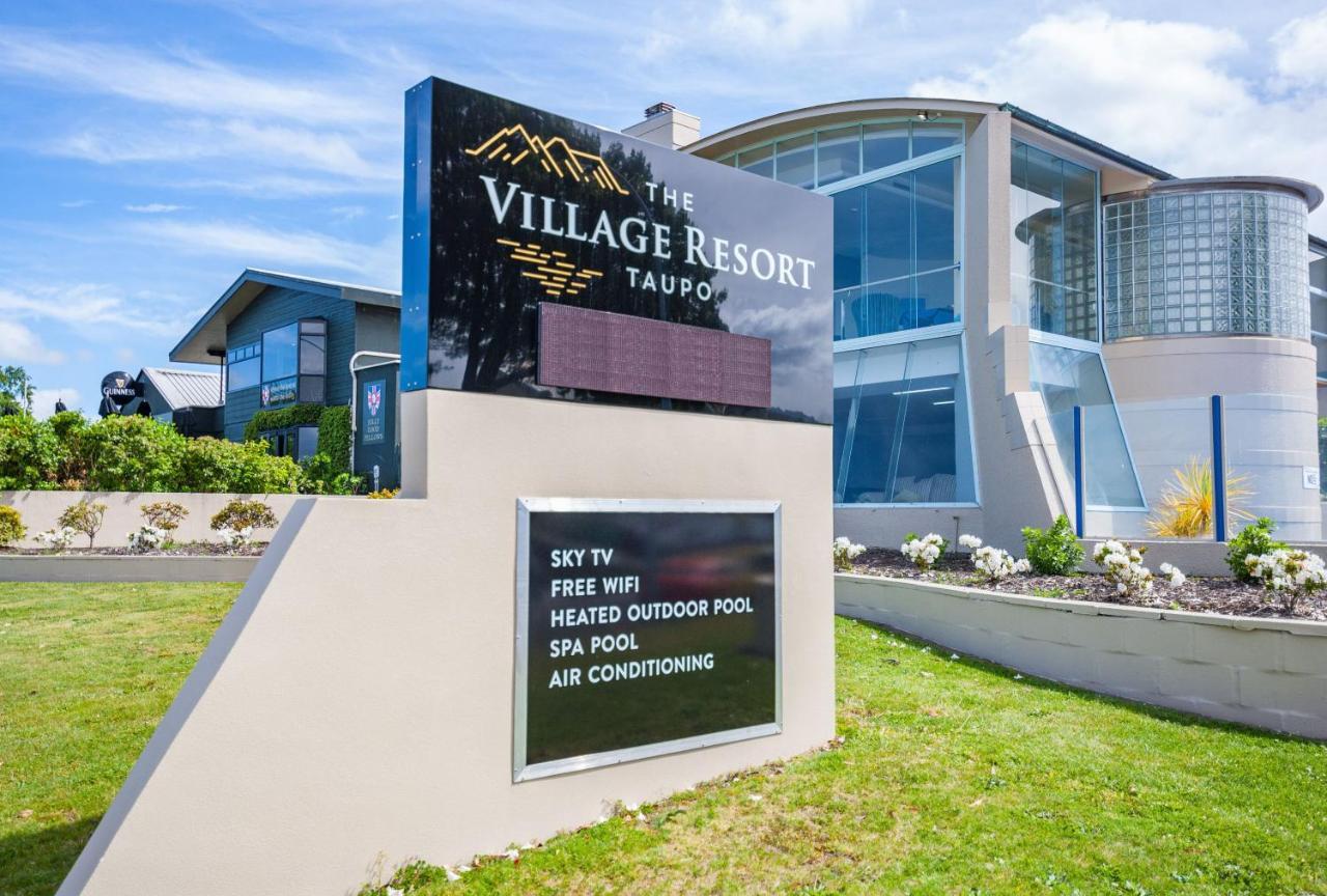 The Village Resort Taupo Bagian luar foto